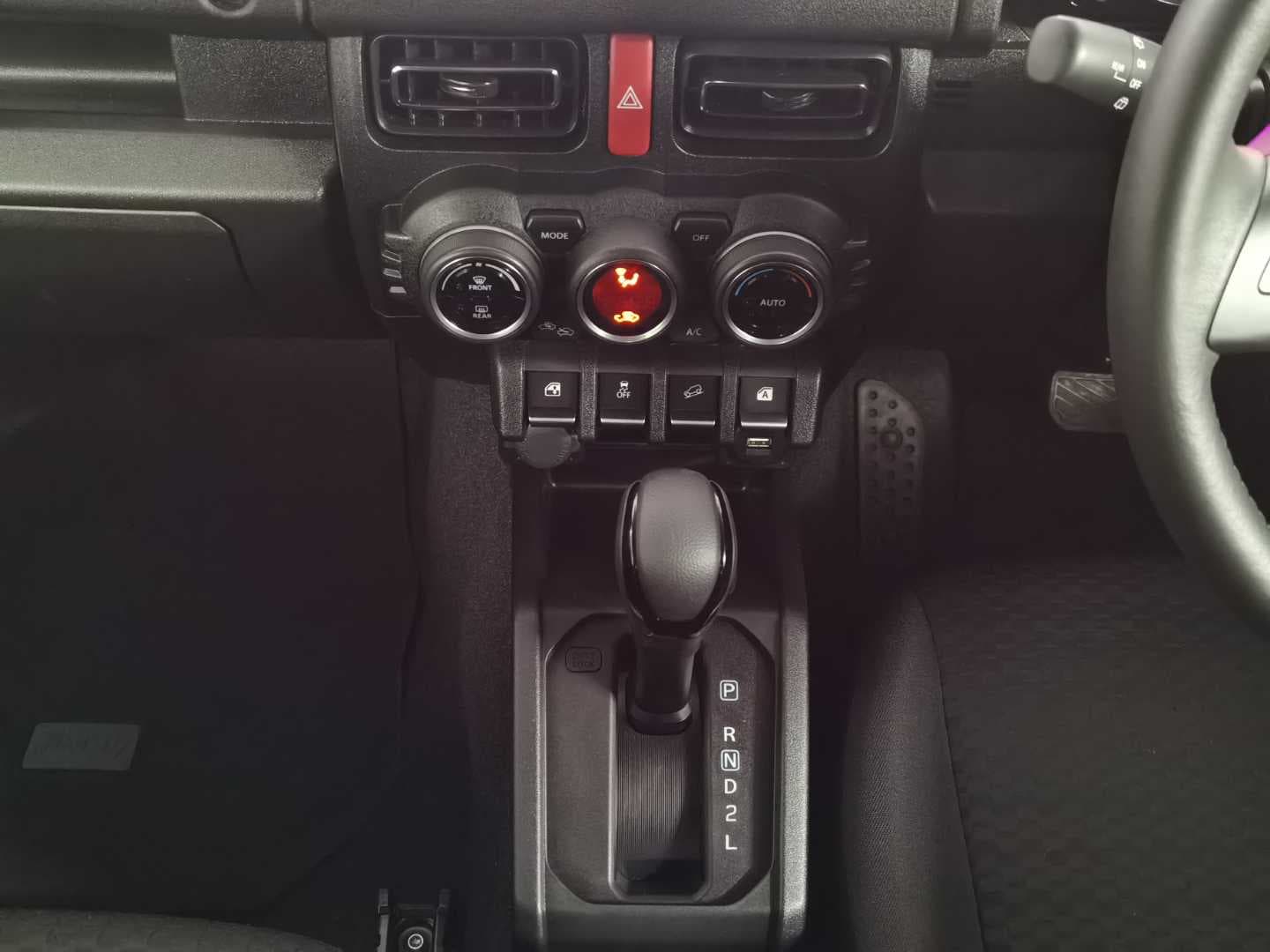 SUZUKI JIMNY 1.5 GLX A/T image 15