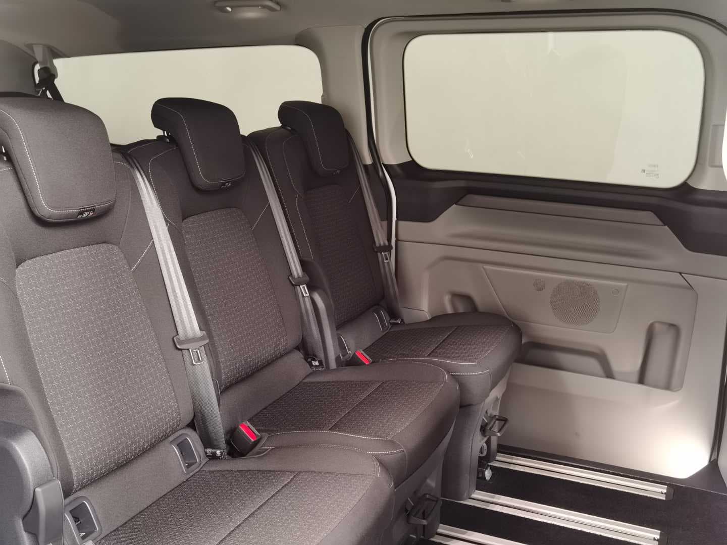 FORD TOURNEO CUSTOM 2.0TDCi TREND A/T (96KW) image 17