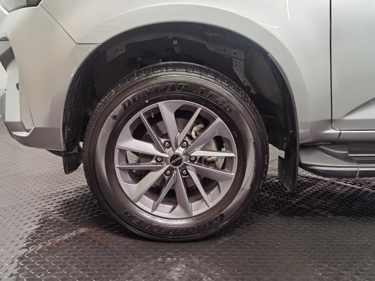 ISUZU MU-X 3.0D LSE 4X4 A/T image 15