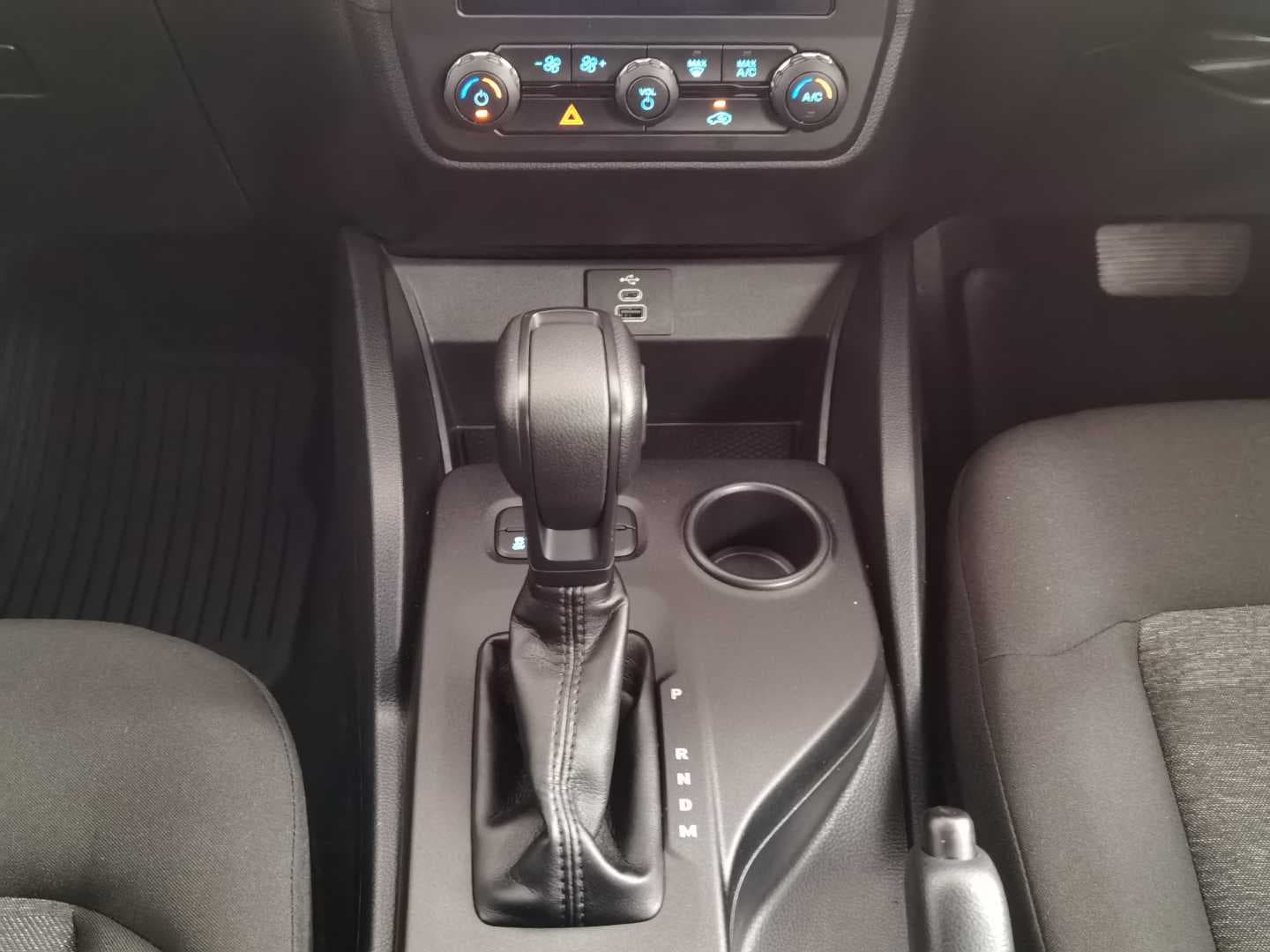 FORD RANGER 2.0D XL A/T D/C P/U image 12