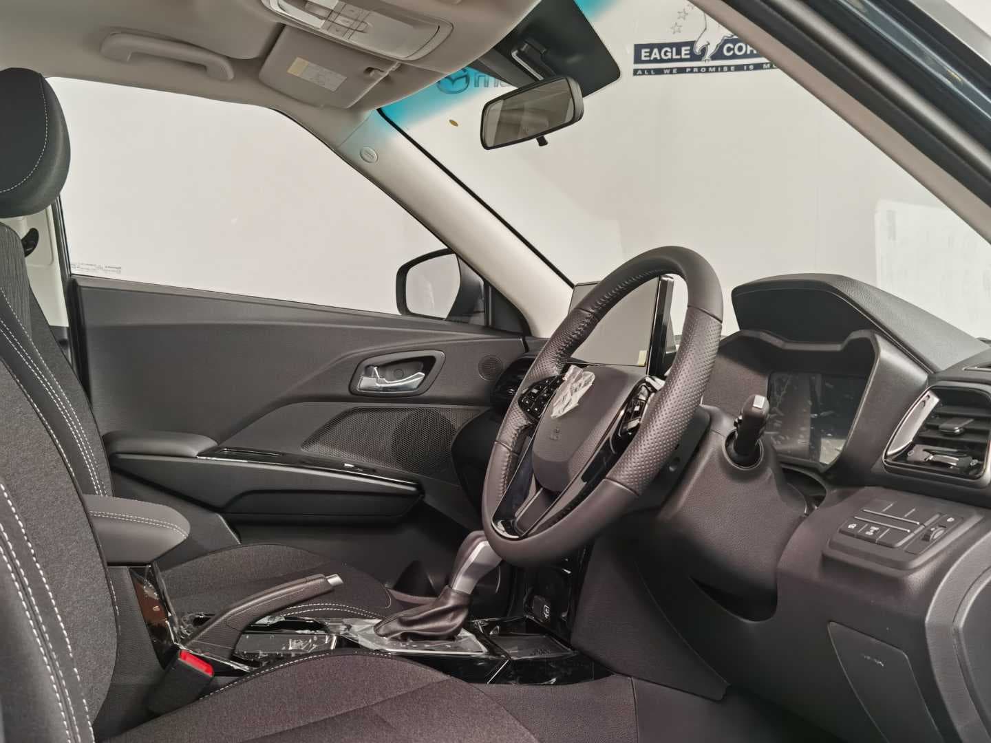 MAHINDRA XUV3XO 1.2T AX5 A/T image 13