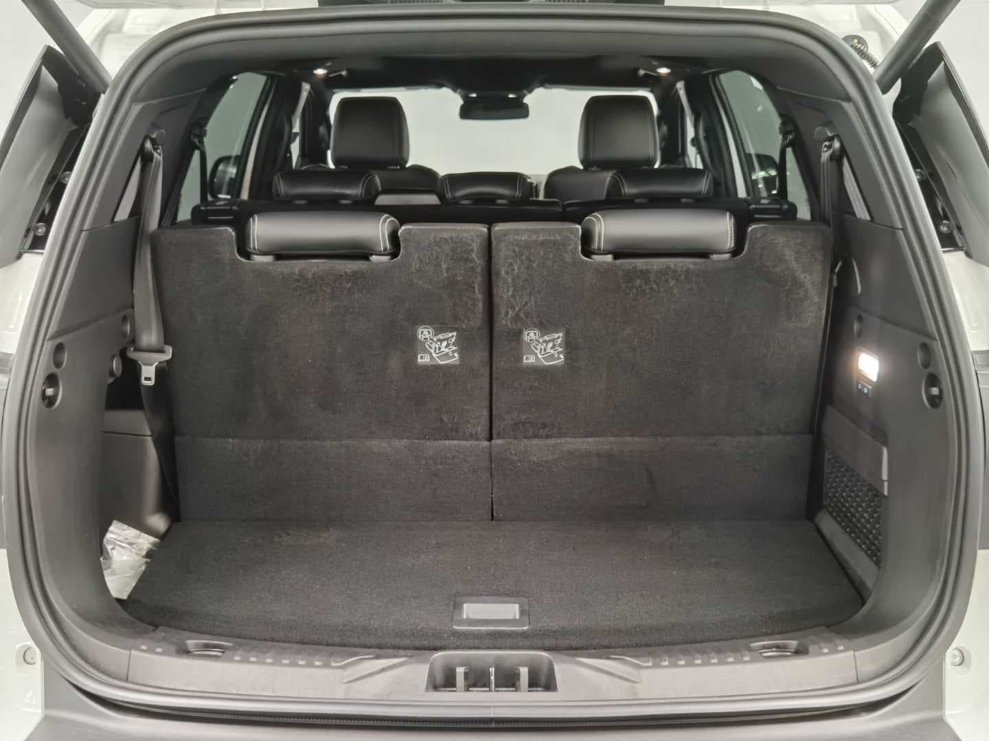 FORD EVEREST 3.0D V6 PLATINUM AWD A/T image 6