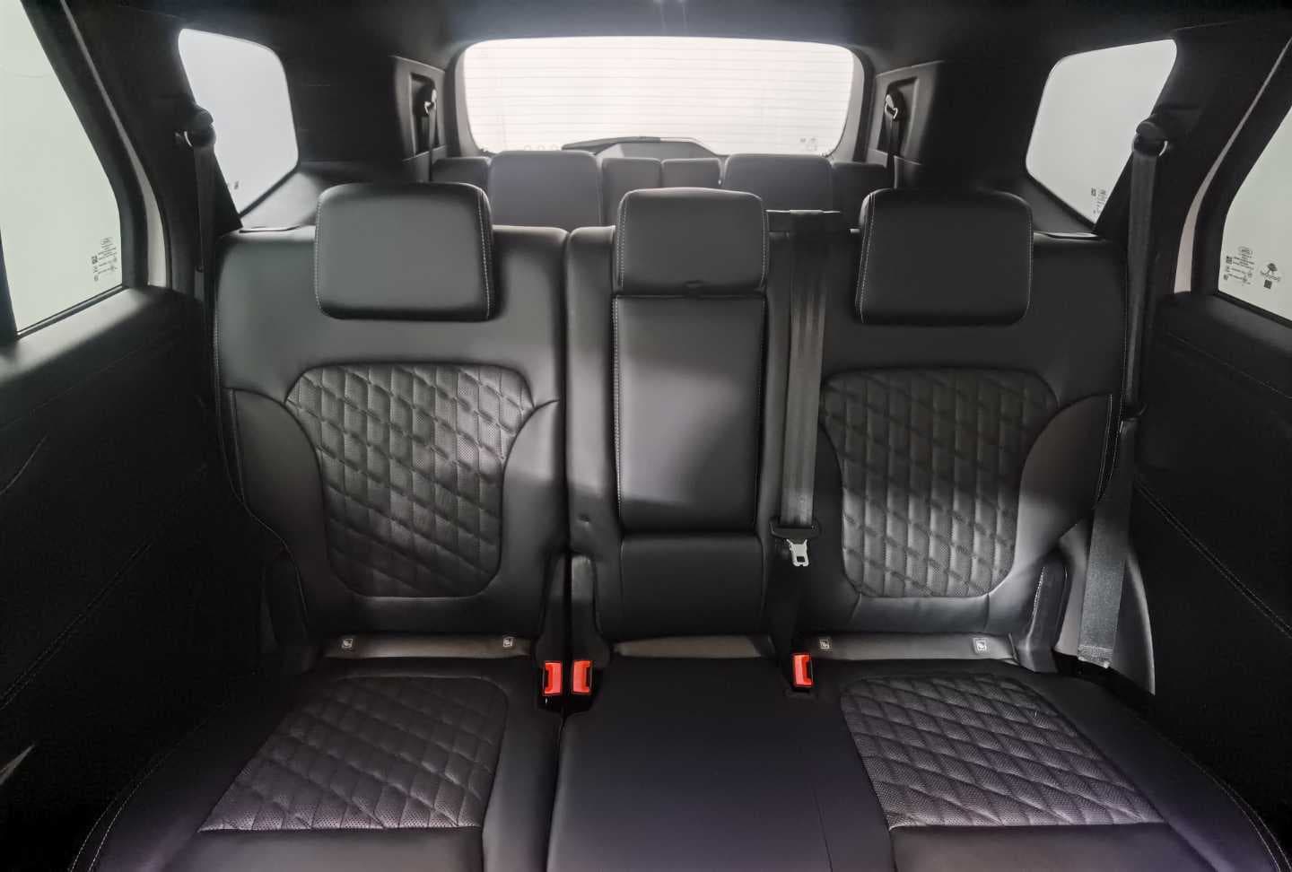 FORD EVEREST 3.0D V6 PLATINUM AWD A/T image 17