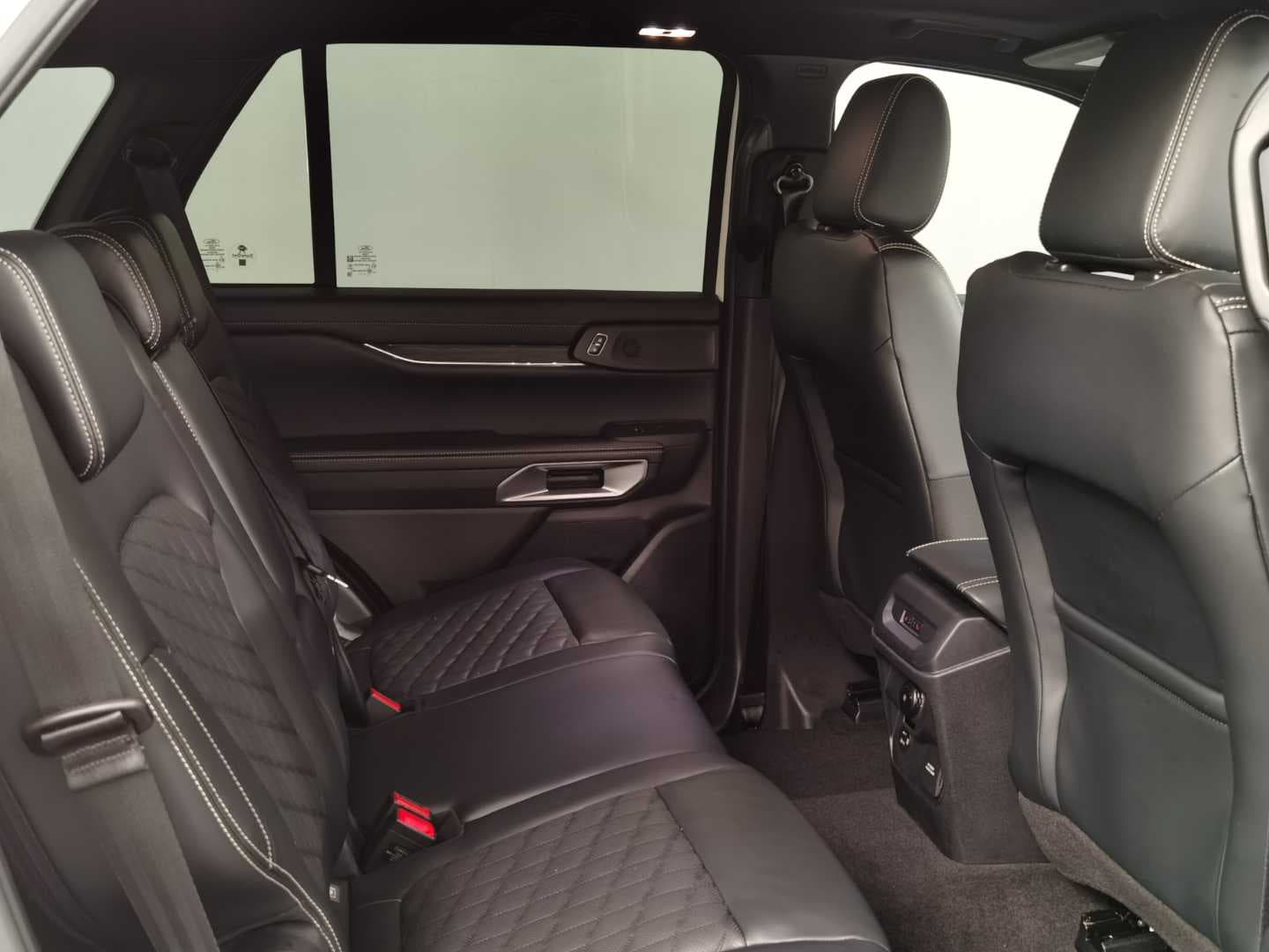 FORD EVEREST 3.0D V6 PLATINUM AWD A/T image 15