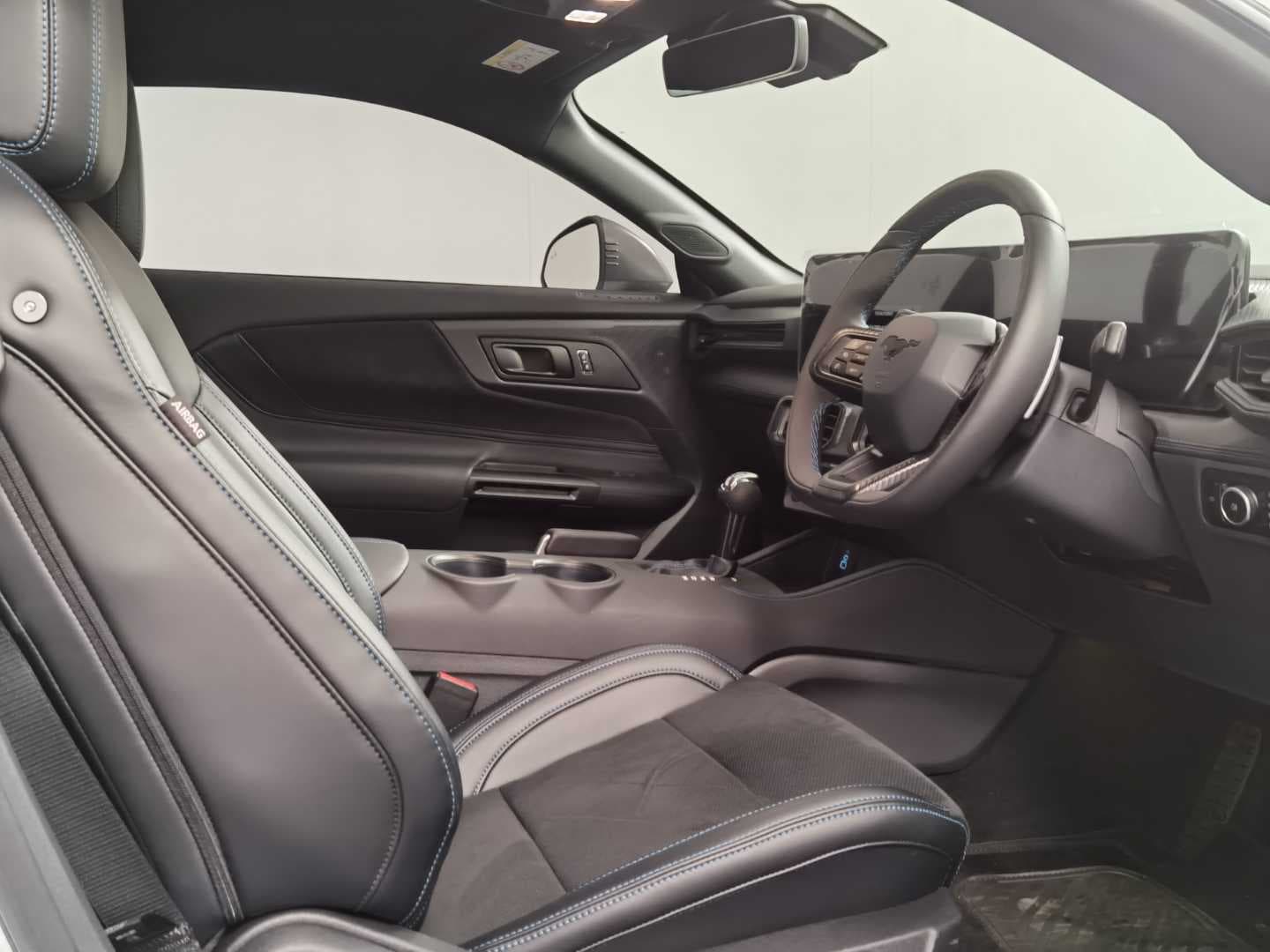 FORD MUSTANG 5.0 DARK HORSE A/T image 16