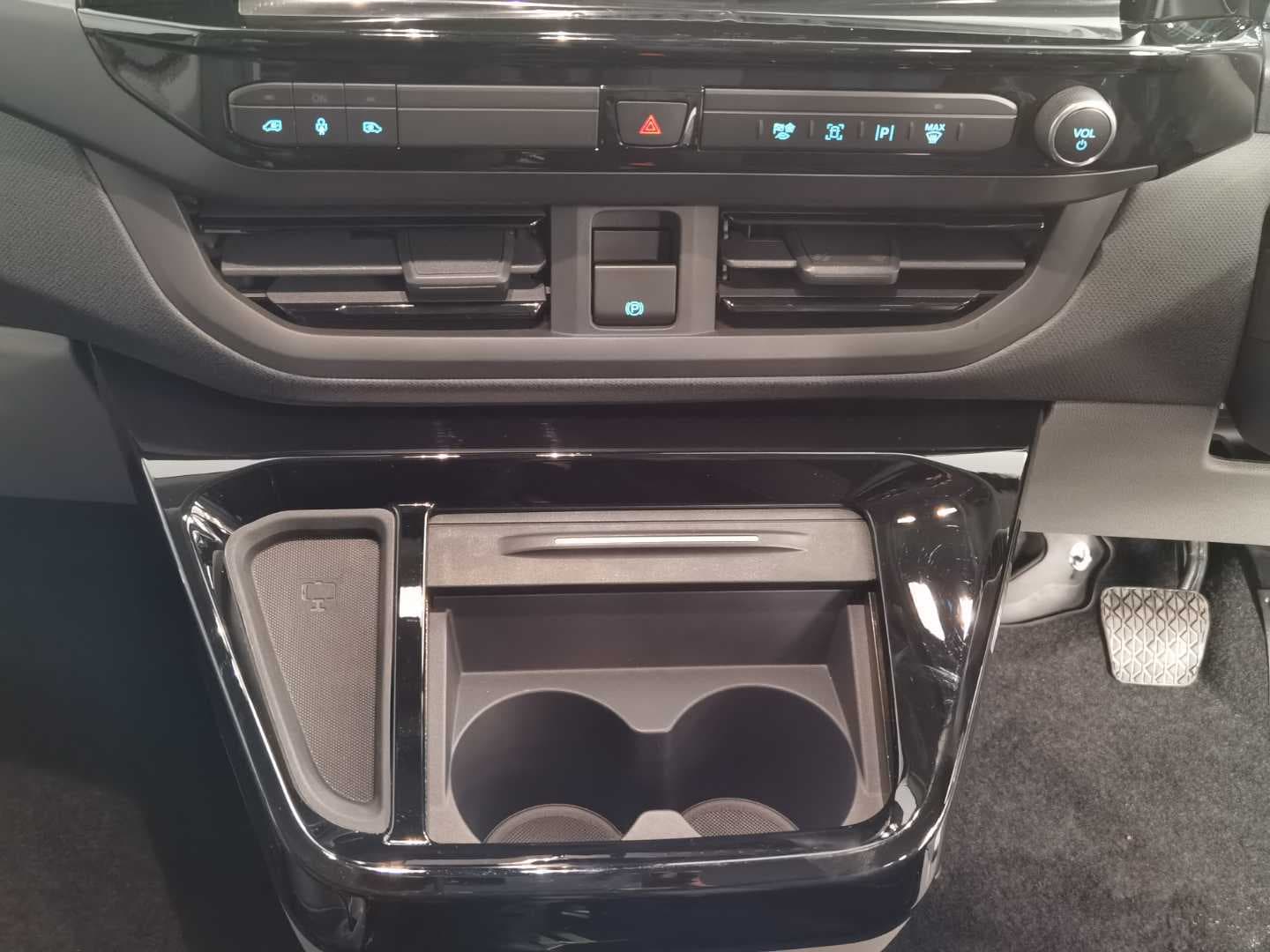 FORD TOURNEO CUSTOM 2.0D SPORT A/T image 17