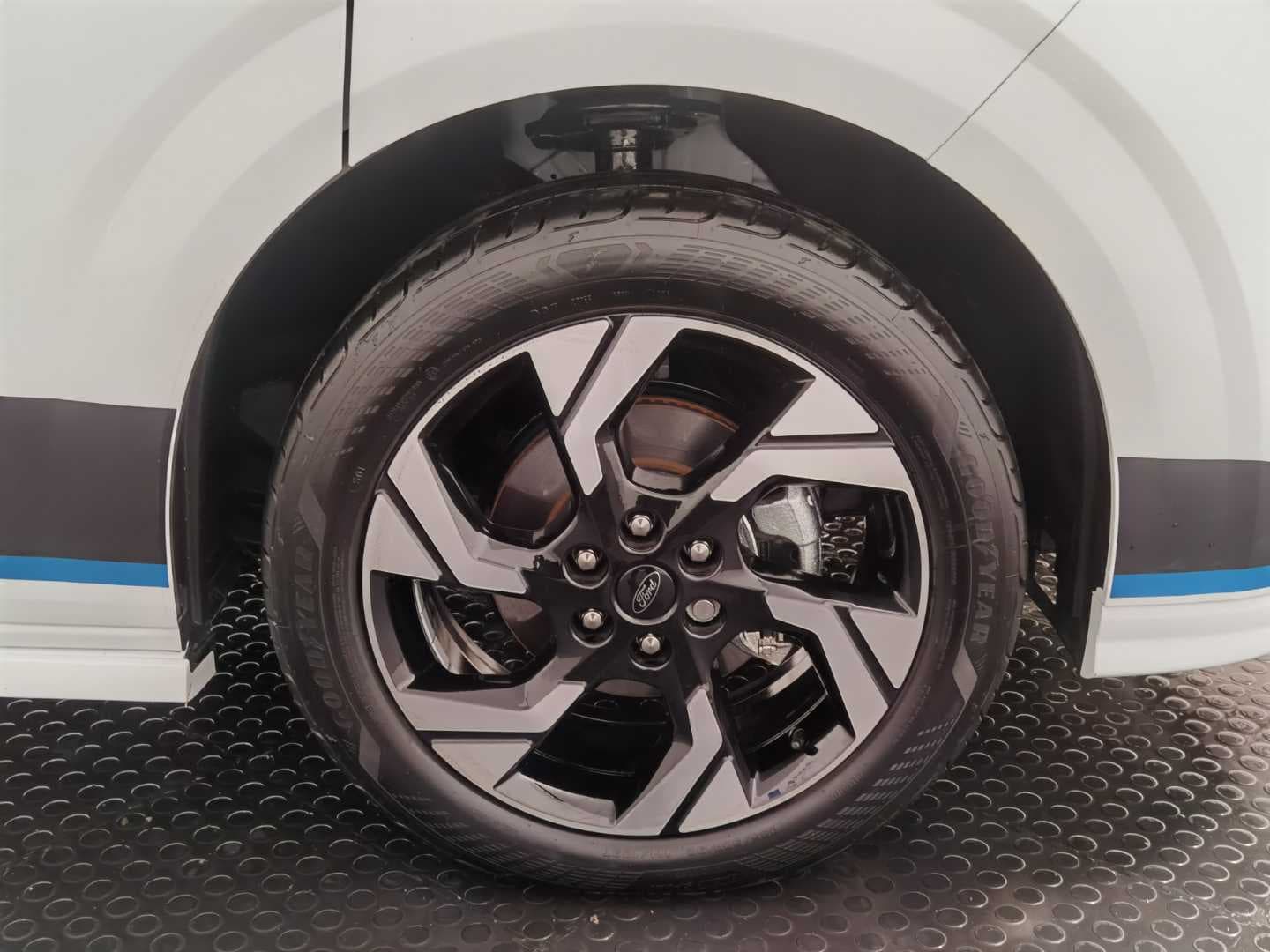 FORD TOURNEO CUSTOM 2.0D SPORT A/T image 15