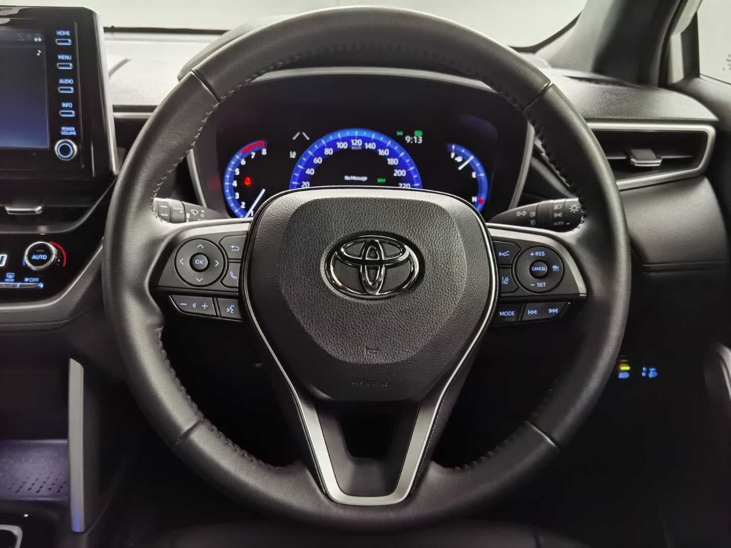 TOYOTA COROLLA CROSS 1.8 XR image 14