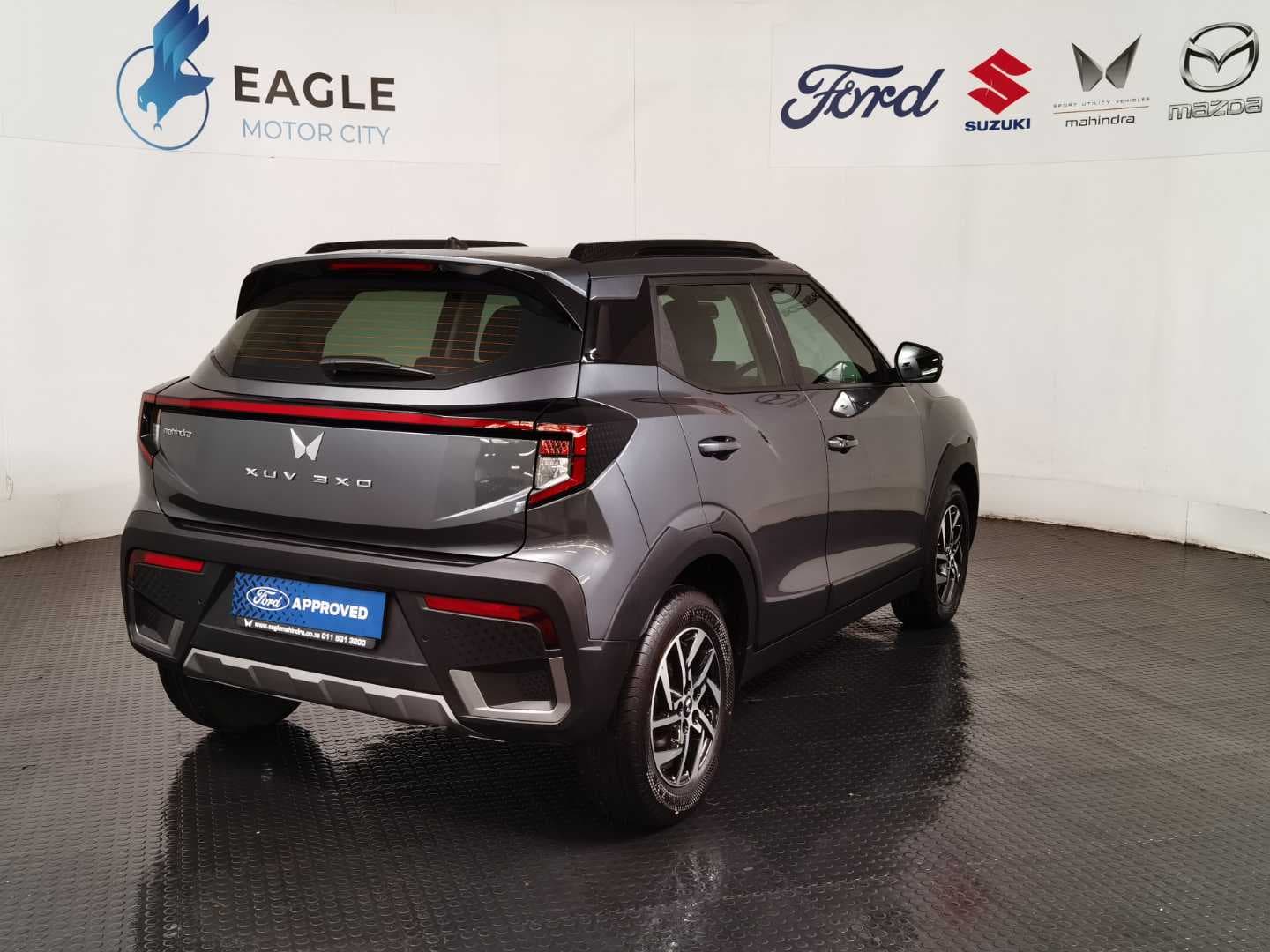 MAHINDRA XUV3XO 1.2T AX5 A/T image 9