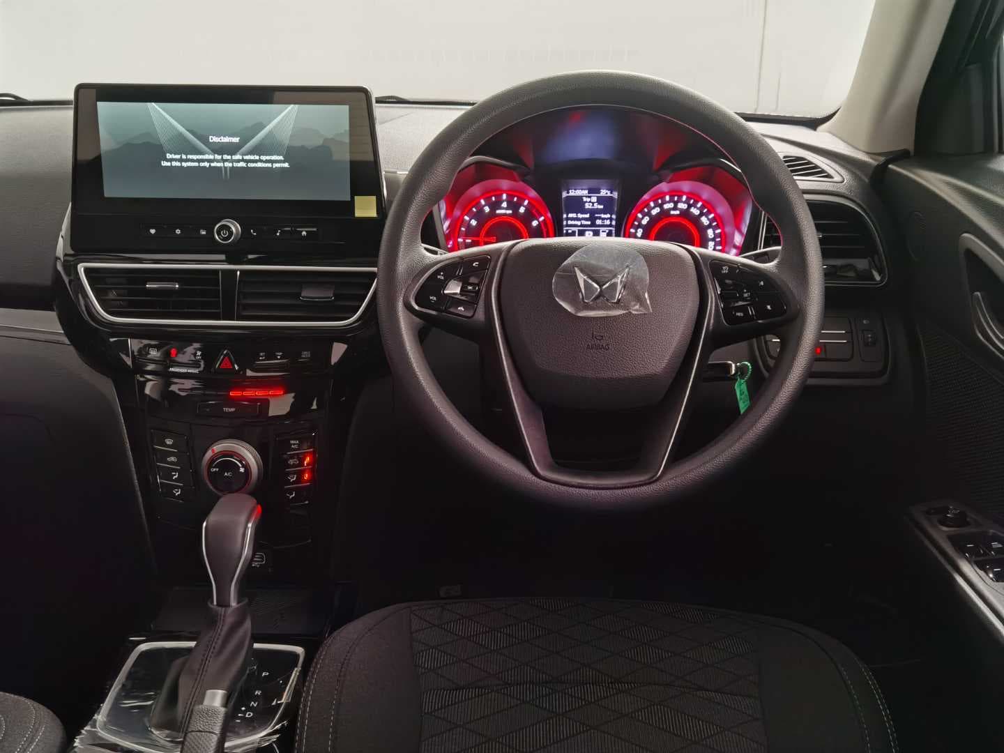MAHINDRA XUV3XO 1.2T MX3 A/T image 14