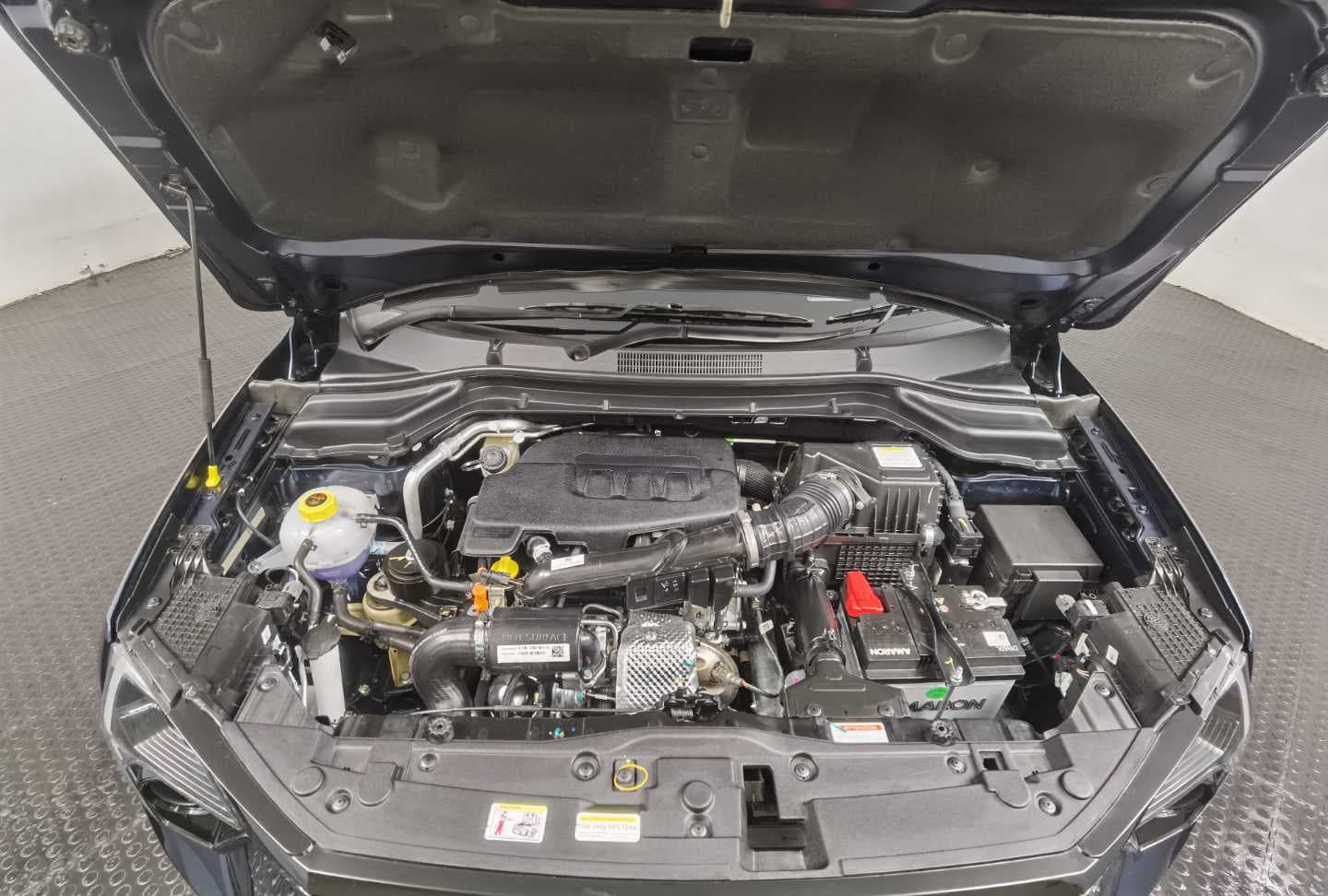 MAHINDRA XUV3XO 1.2T MX3 A/T image 4