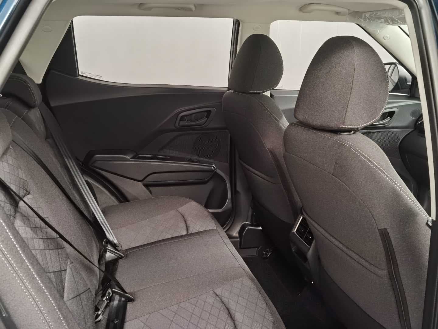 MAHINDRA XUV3XO 1.2T MX3 A/T image 16