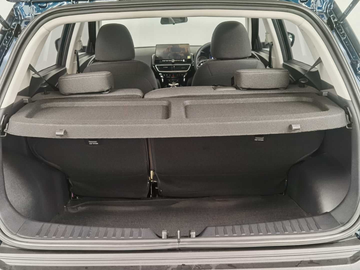 MAHINDRA XUV3XO 1.2T MX3 A/T image 6
