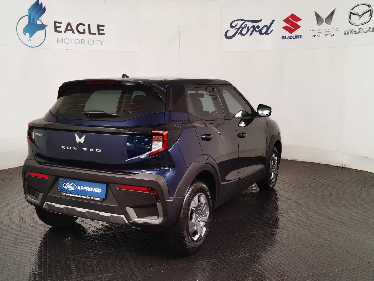 MAHINDRA XUV3XO 1.2T MX3 A/T image 8