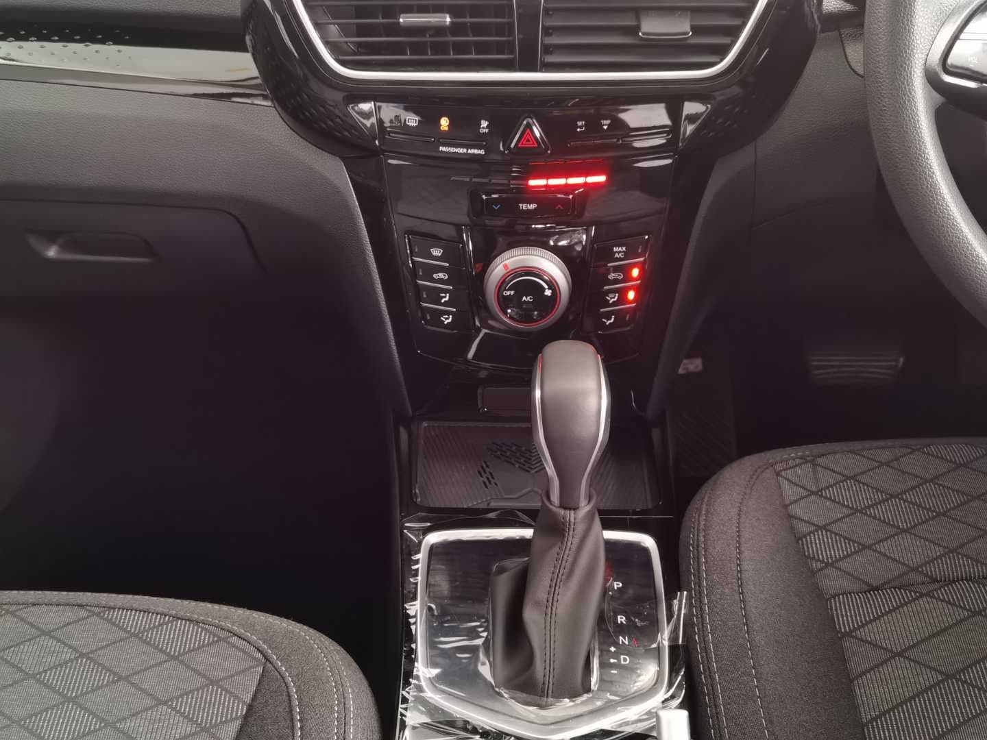MAHINDRA XUV3XO 1.2T MX3 A/T image 12
