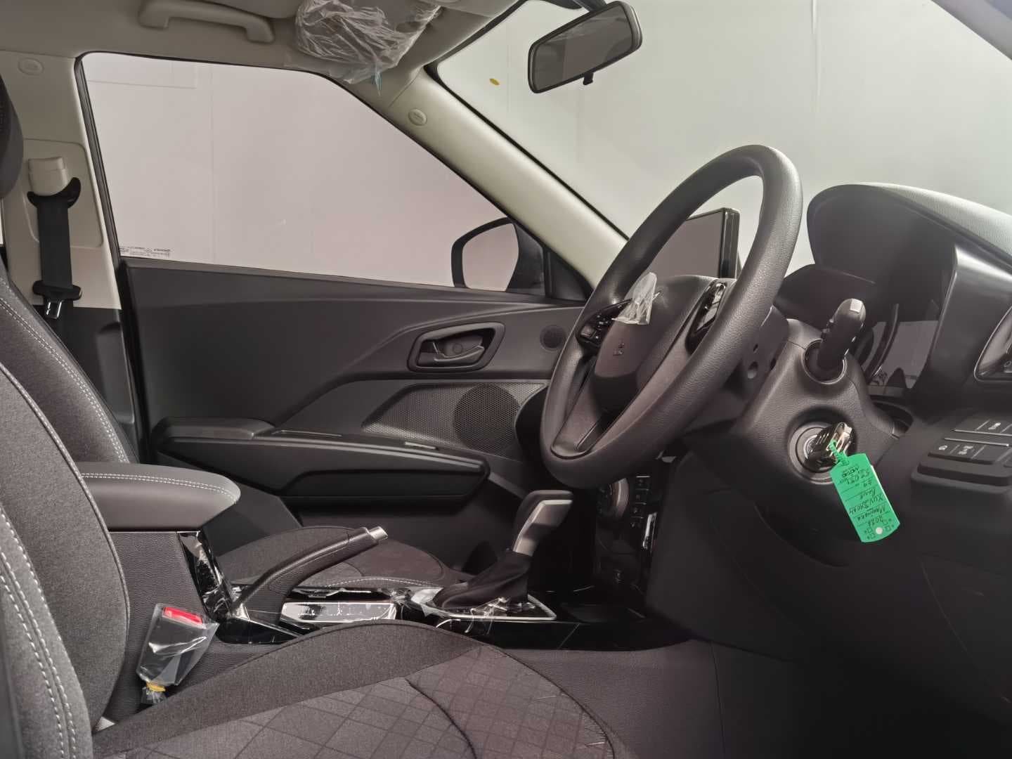 MAHINDRA XUV3XO 1.2T MX3 A/T image 13