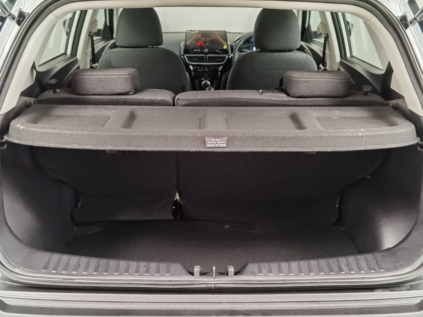 MAHINDRA XUV3XO 1.2T MX3 A/T image 5