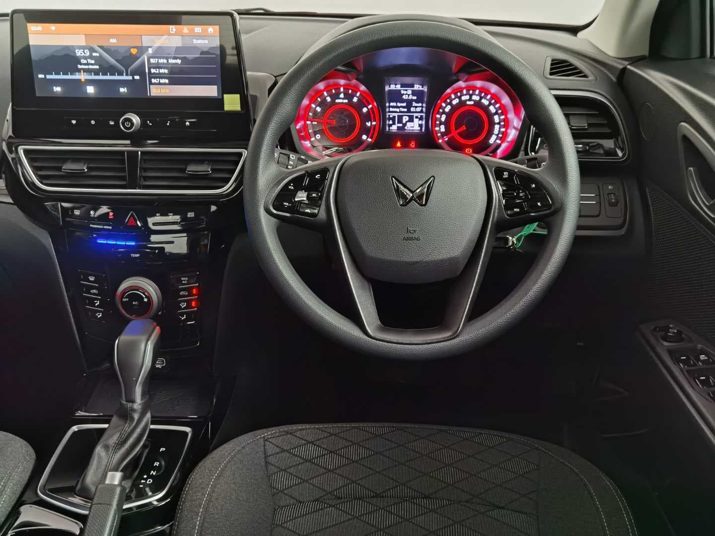 MAHINDRA XUV3XO 1.2T MX3 A/T image 15