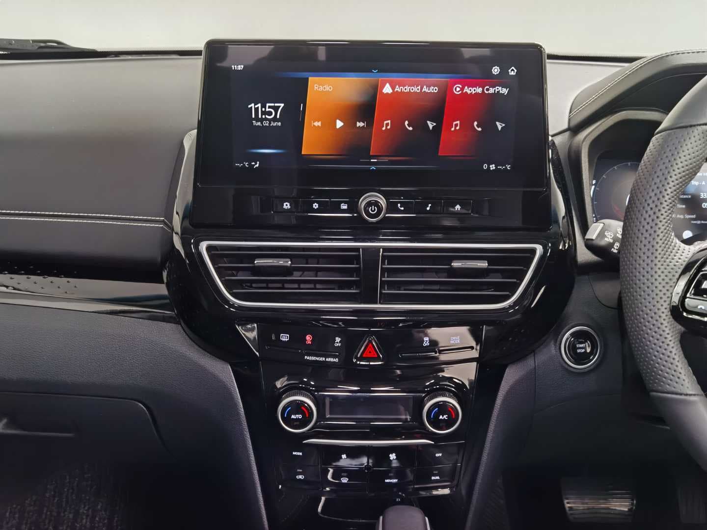 MAHINDRA XUV3XO 1.2T AX7L A/T image 12