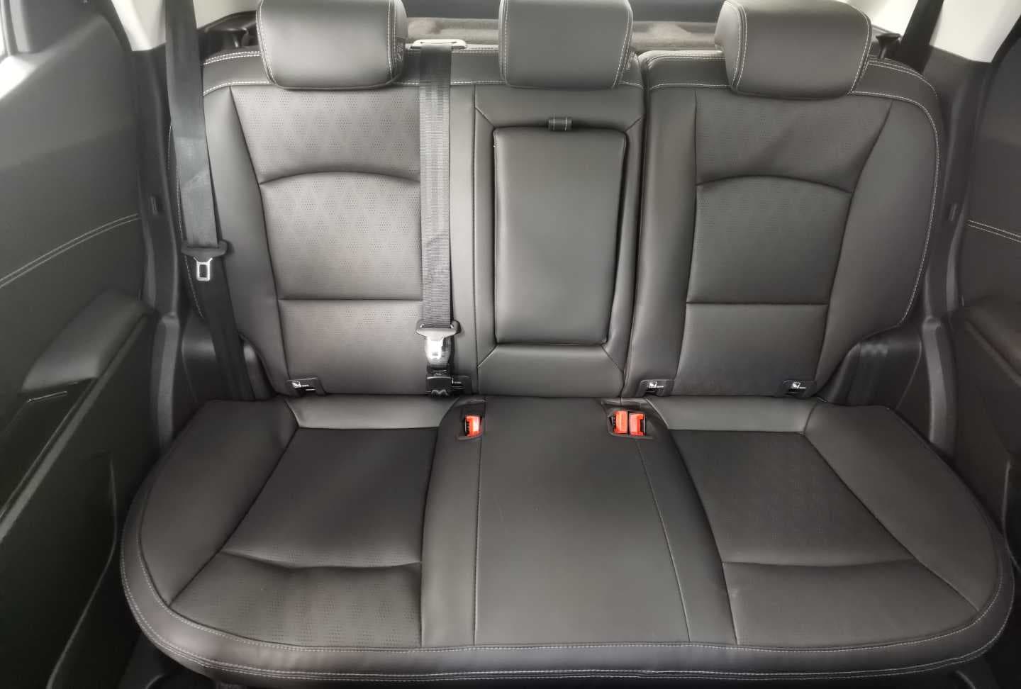 MAHINDRA XUV3XO 1.2T AX7L A/T image 22