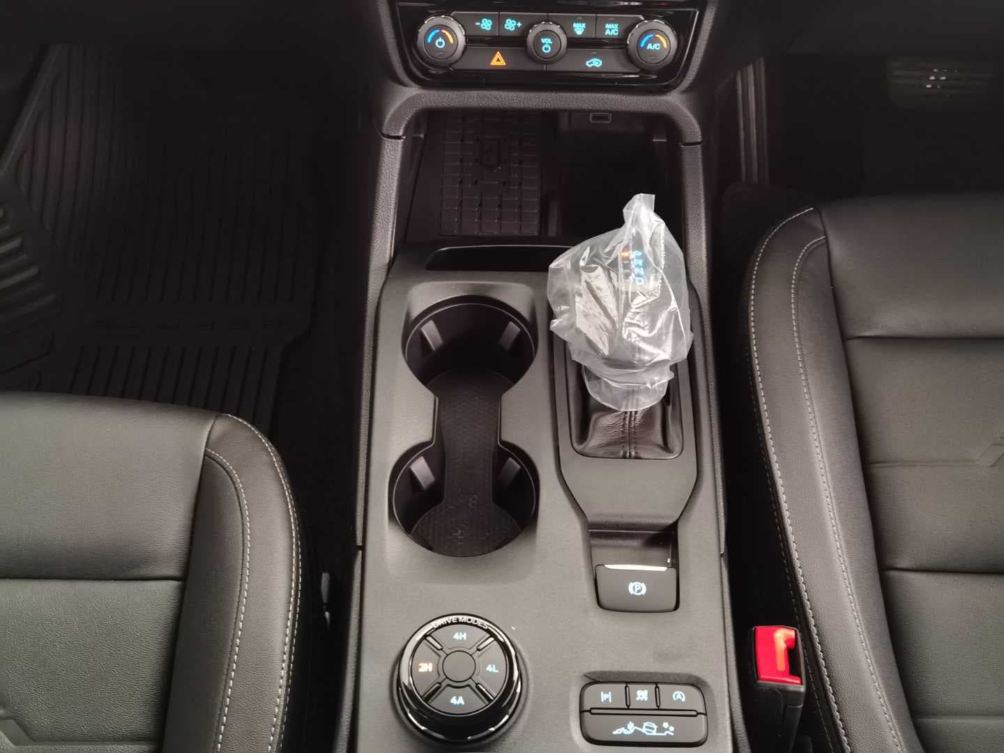 FORD RANGER 3.0D V6 SPORT A/T 4X4 D/C P/U image 16