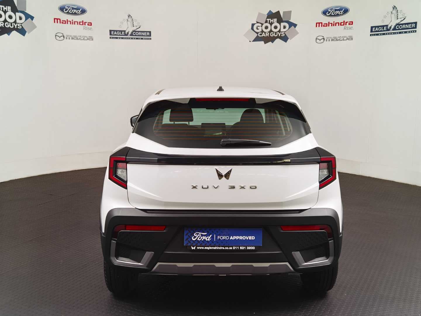 MAHINDRA XUV3XO 1.2T MX2 A/T image 7