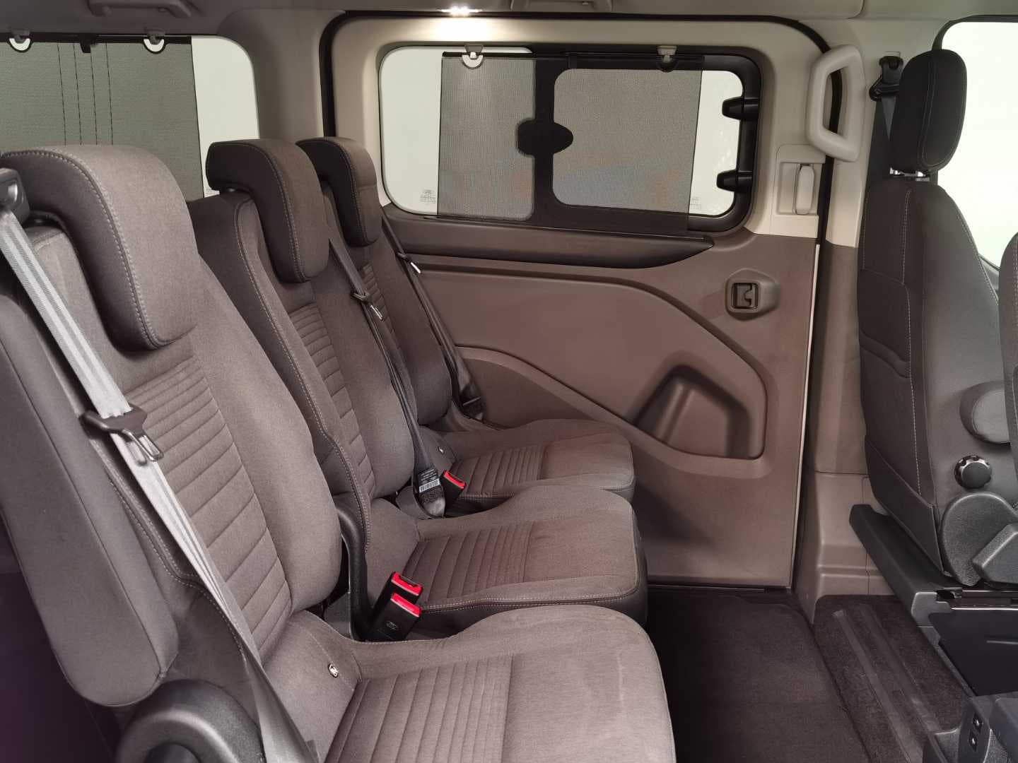 FORD TOURNEO CUSTOM LTD 2.0TDCI A/T (136KW) image 18