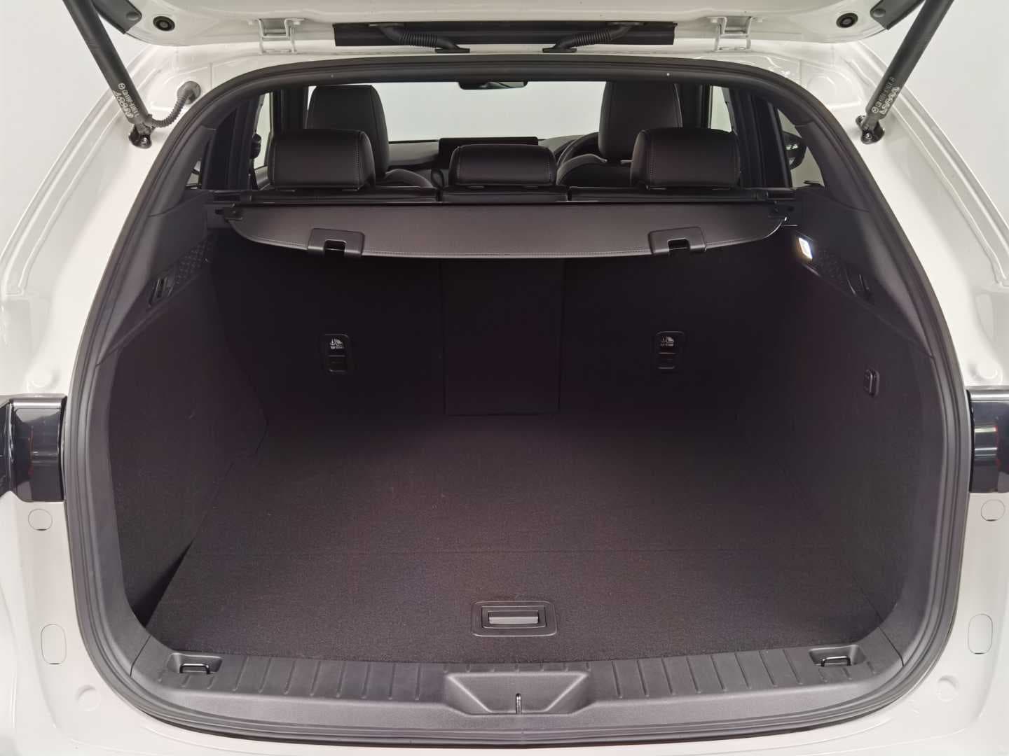 MAZDA CX-60 3.3L DE TAKUMI AWD A/T image 6