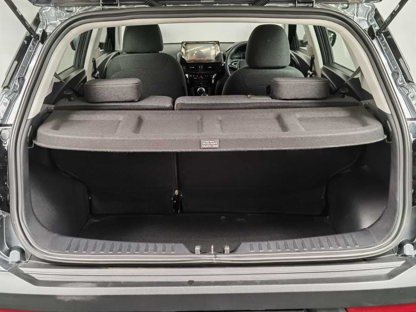 MAHINDRA XUV3XO 1.2T MX2 A/T image 6