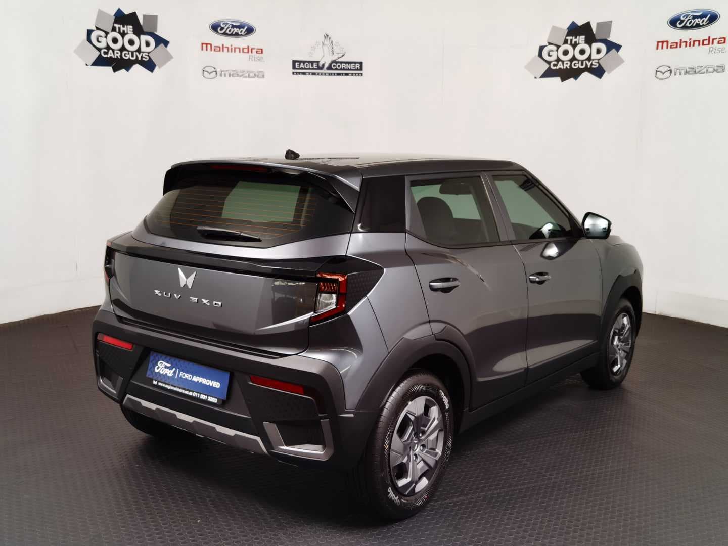MAHINDRA XUV3XO 1.2T MX2 A/T image 8