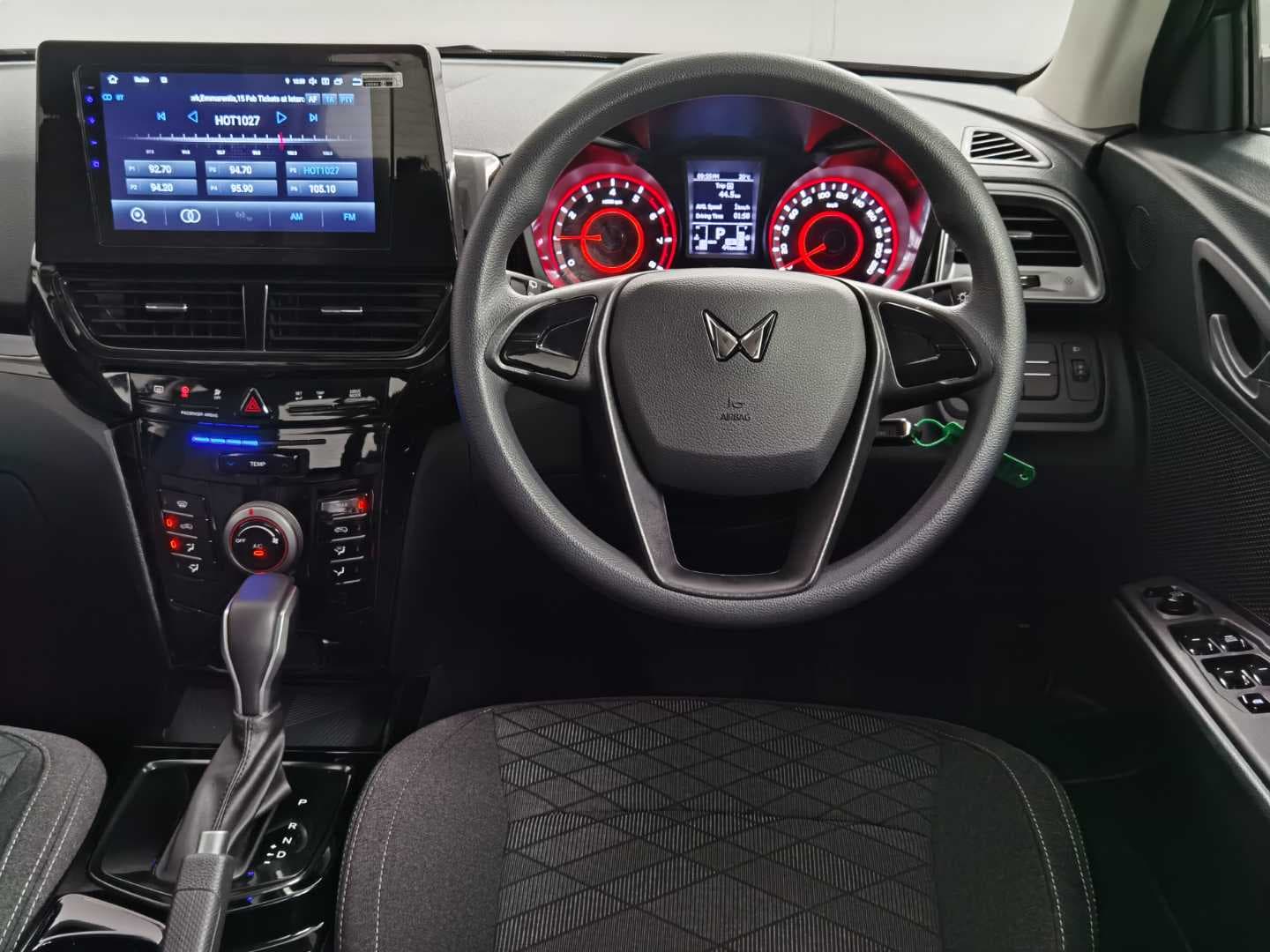 MAHINDRA XUV3XO 1.2T MX2 A/T image 15