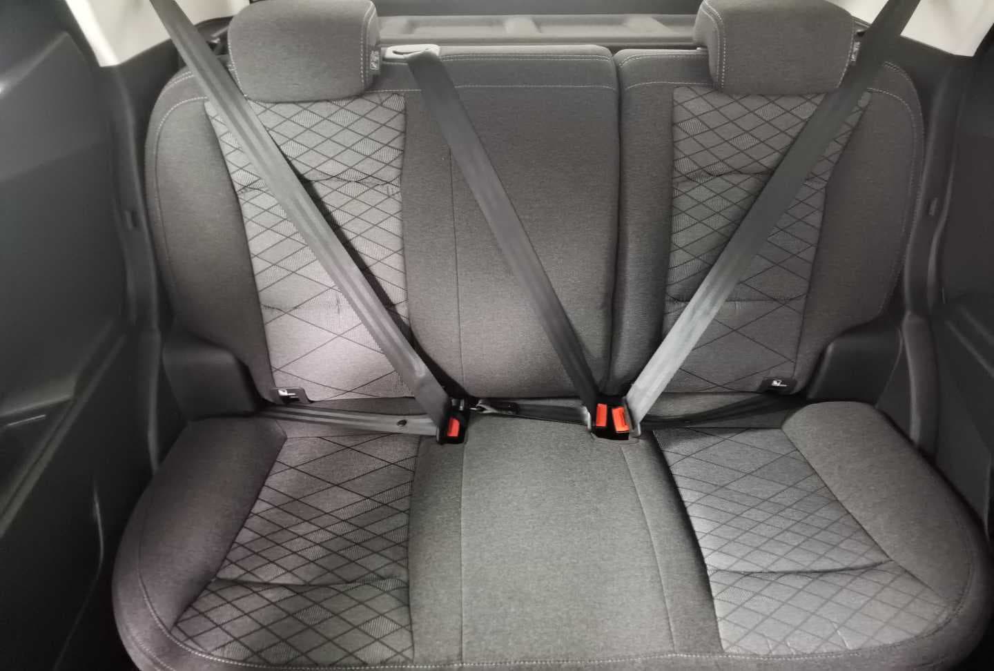 MAHINDRA XUV3XO 1.2T MX2 A/T image 17