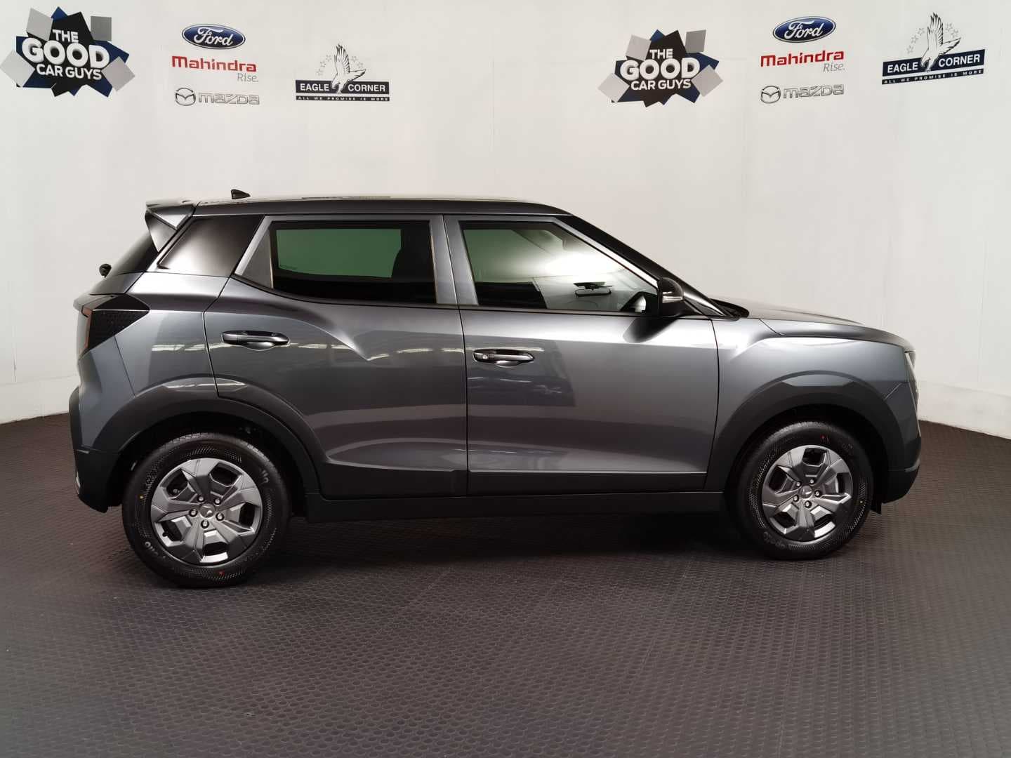MAHINDRA XUV3XO 1.2T MX2 A/T image 9