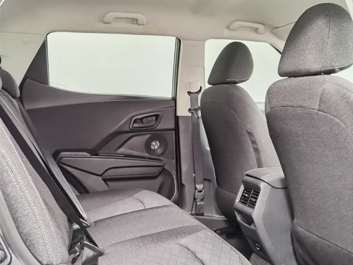 MAHINDRA XUV3XO 1.2T MX2 A/T image 16