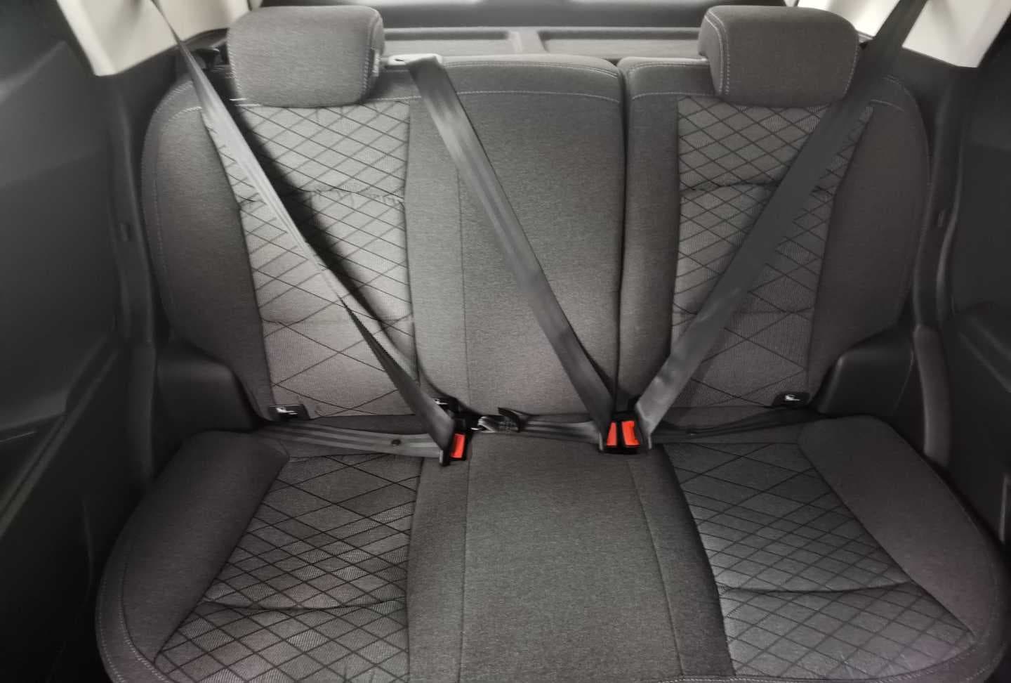 MAHINDRA XUV3XO 1.2T MX2 A/T image 17