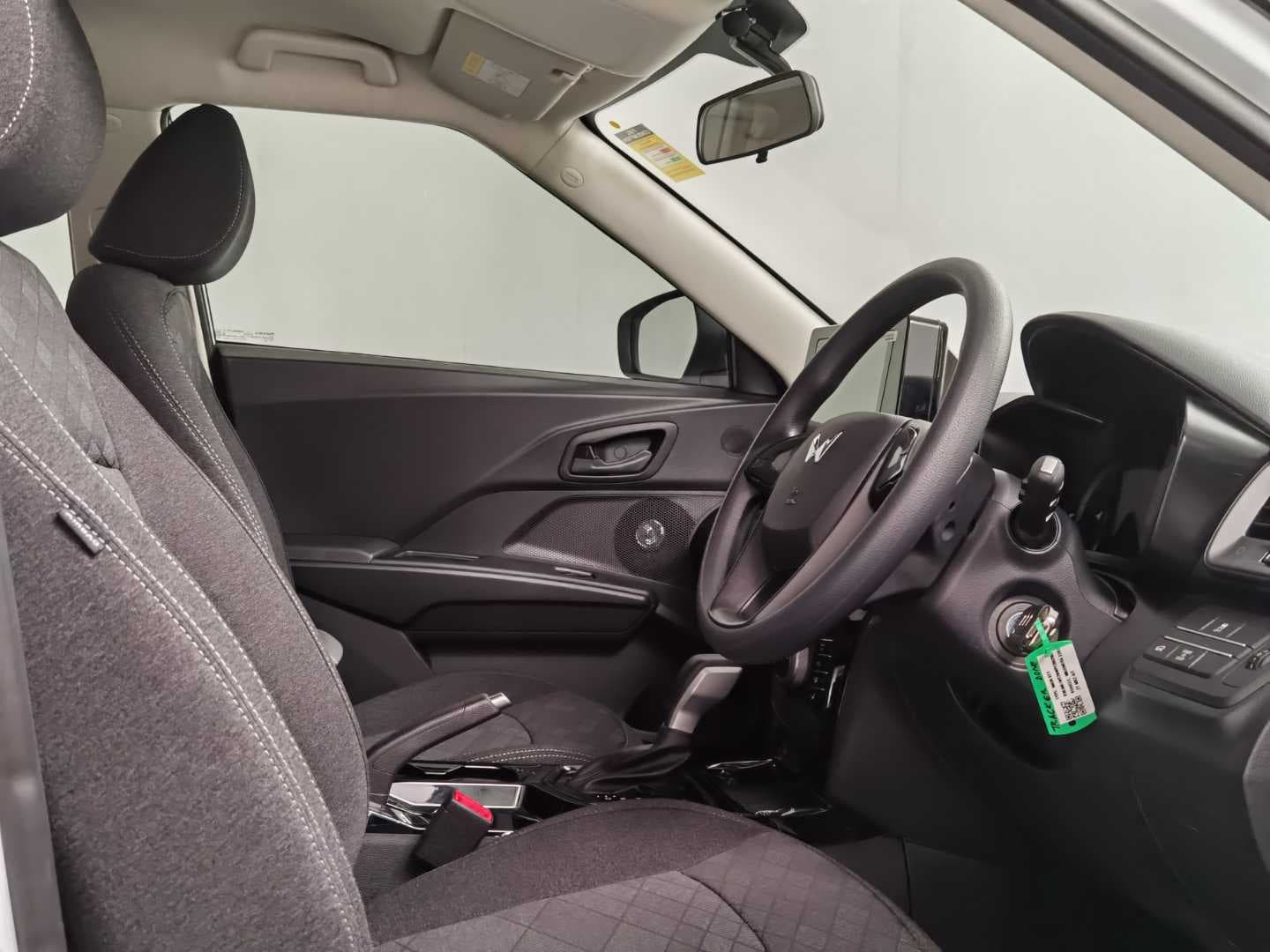 MAHINDRA XUV3XO 1.2T MX2 A/T image 14