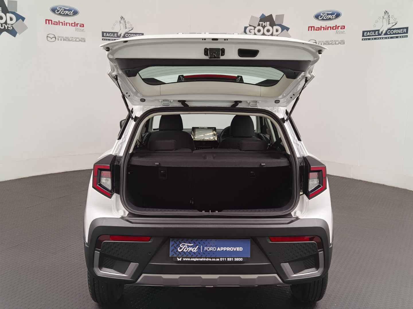 MAHINDRA XUV3XO 1.2T MX2 A/T image 5