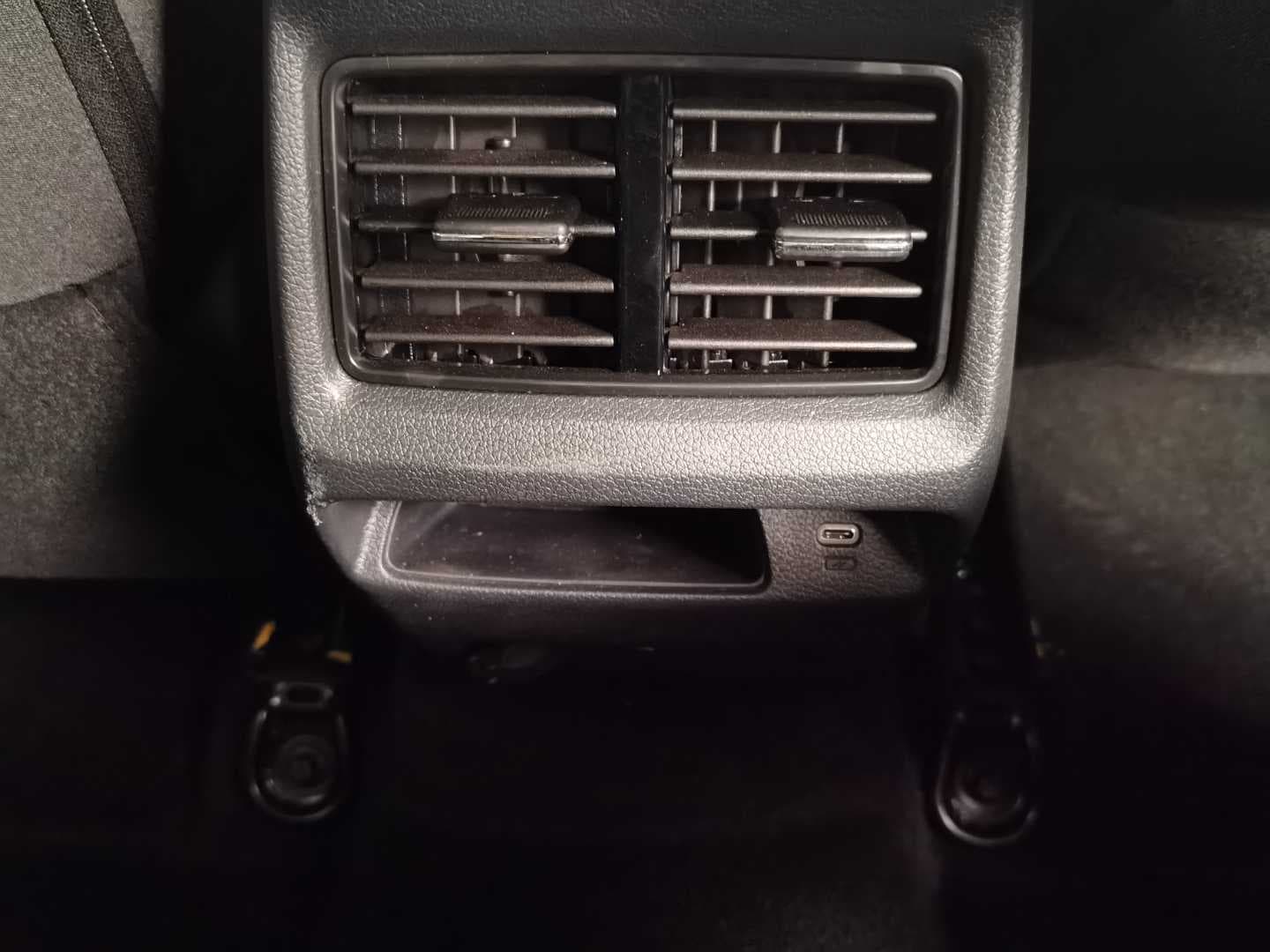 MAHINDRA XUV3XO 1.2T MX2 A/T image 13