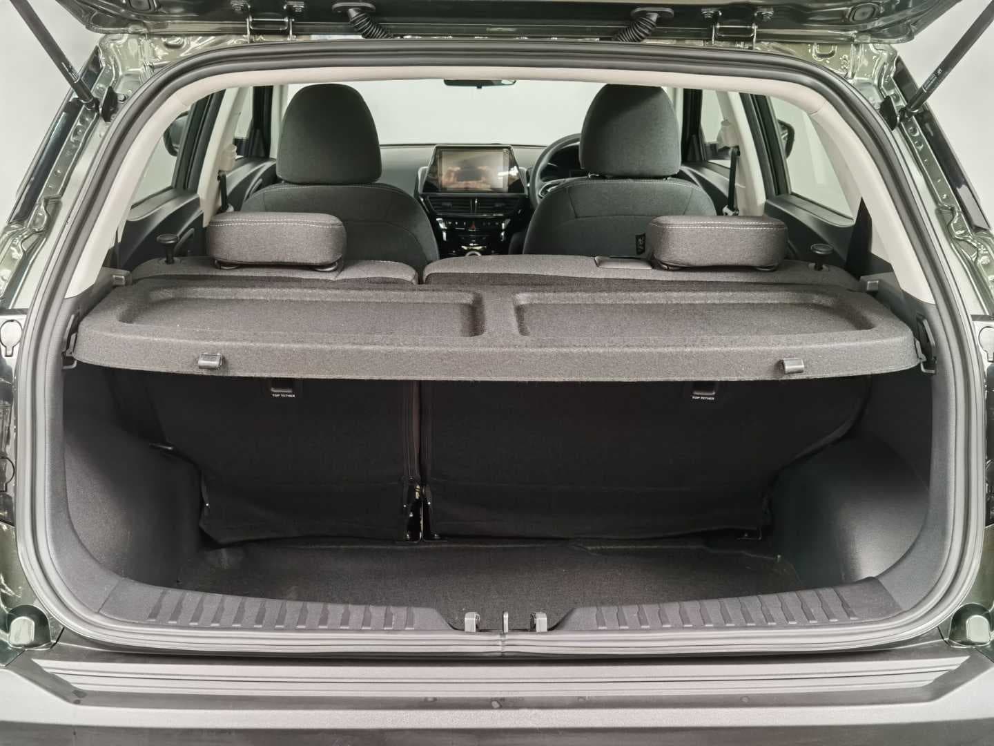 MAHINDRA XUV3XO 1.2T MX2 A/T image 7