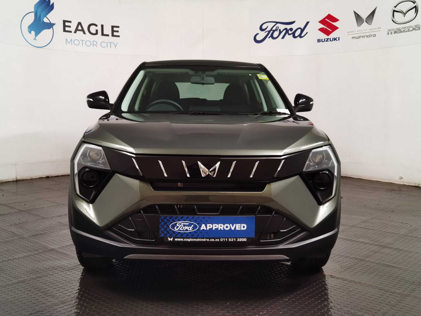MAHINDRA XUV3XO 1.2T MX2 A/T image 2