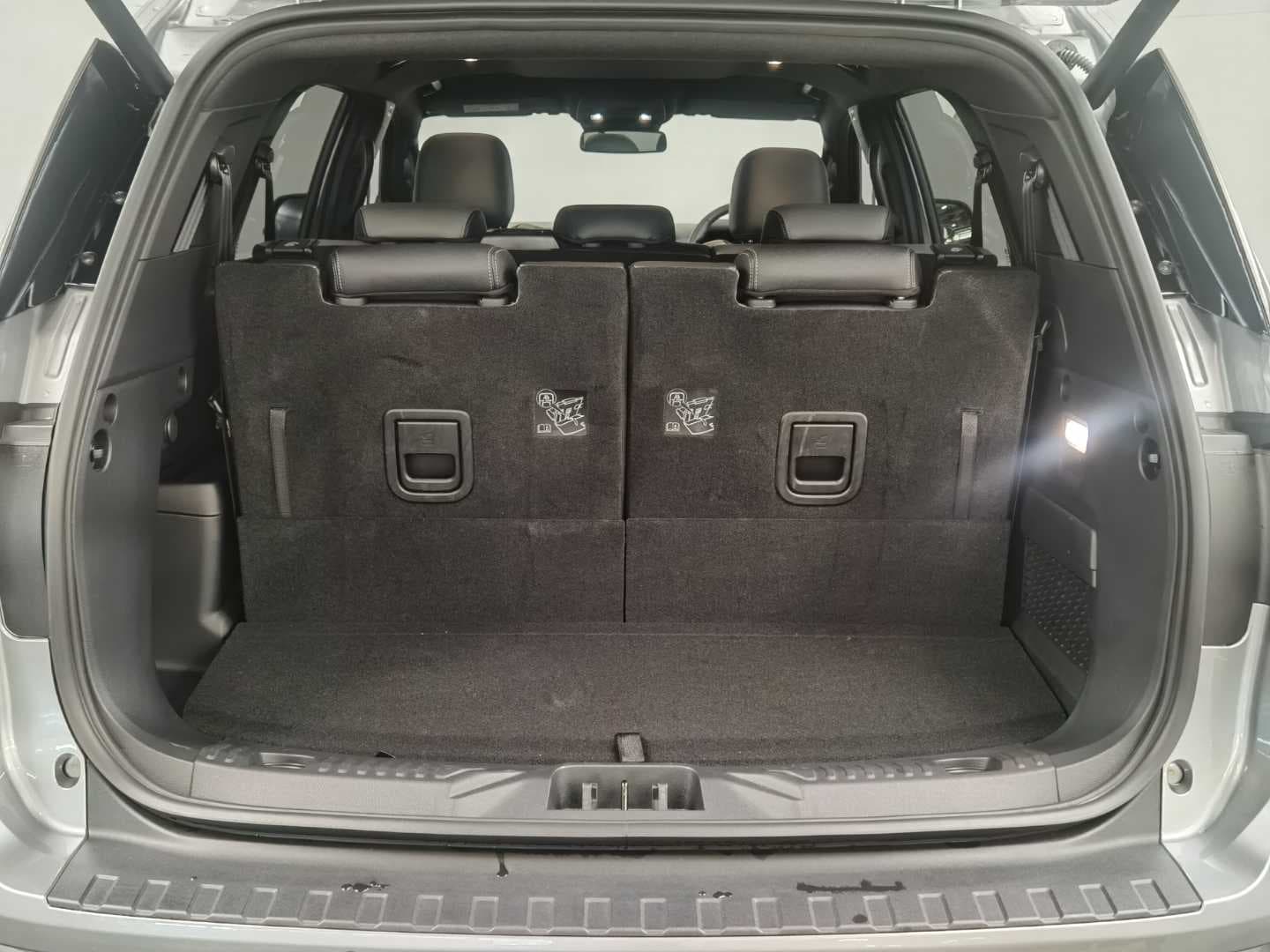 FORD EVEREST 3.0D V6 SPORT AWD A/T image 5