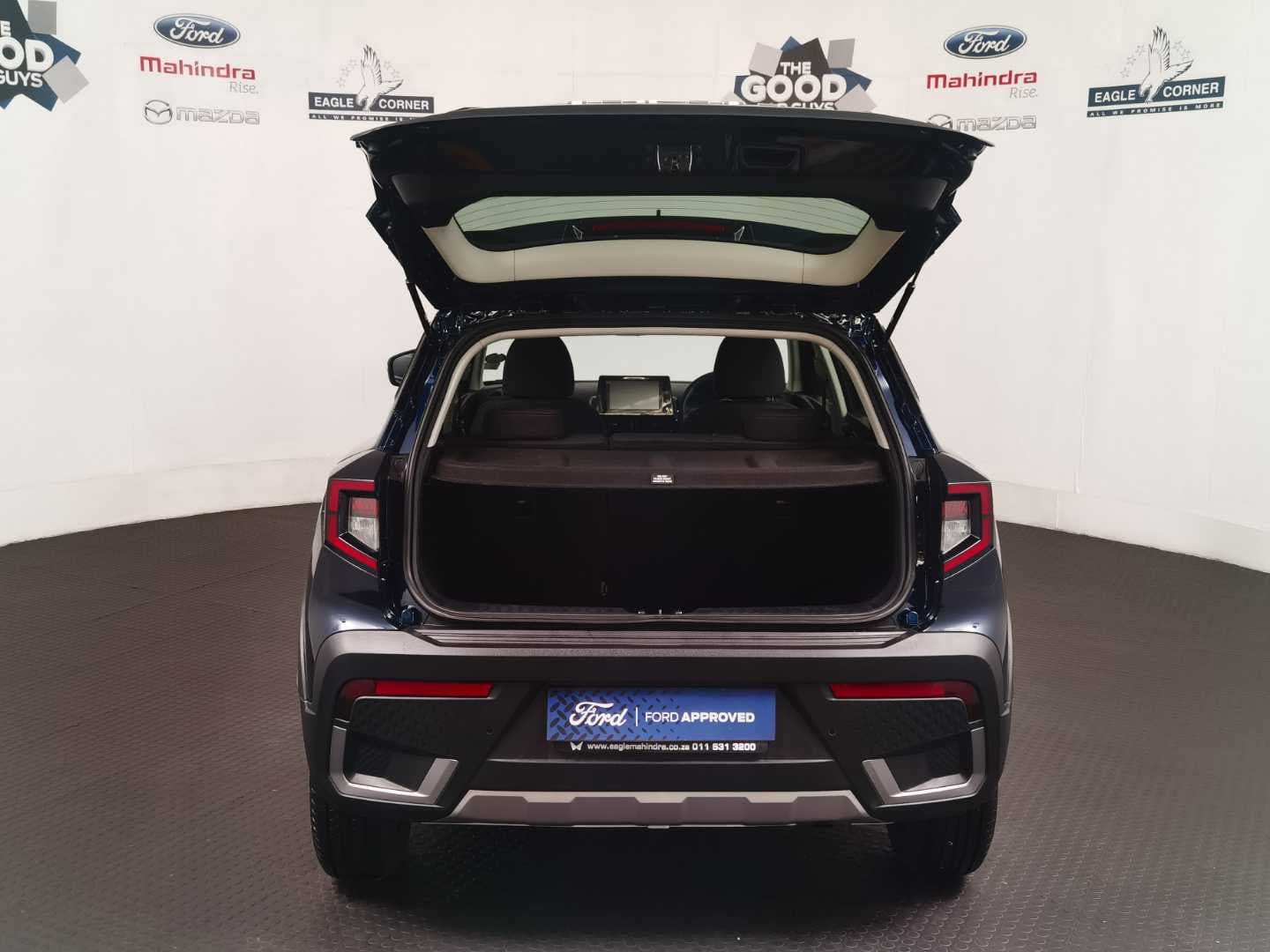MAHINDRA XUV3XO 1.2T MX2 A/T image 5