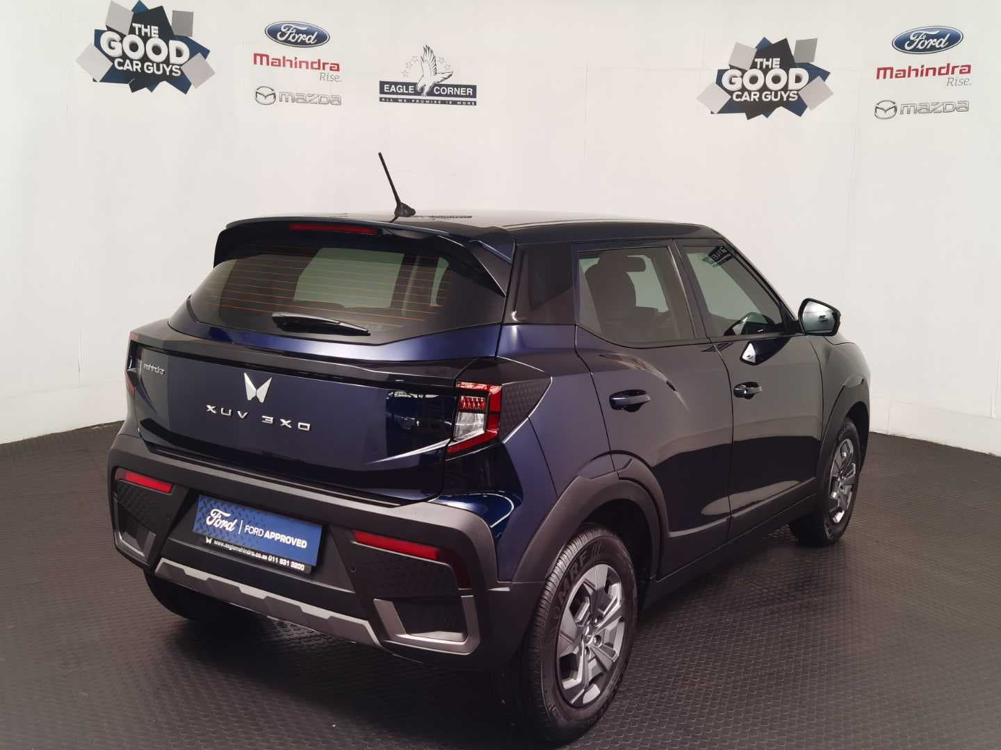 MAHINDRA XUV3XO 1.2T MX2 A/T image 8