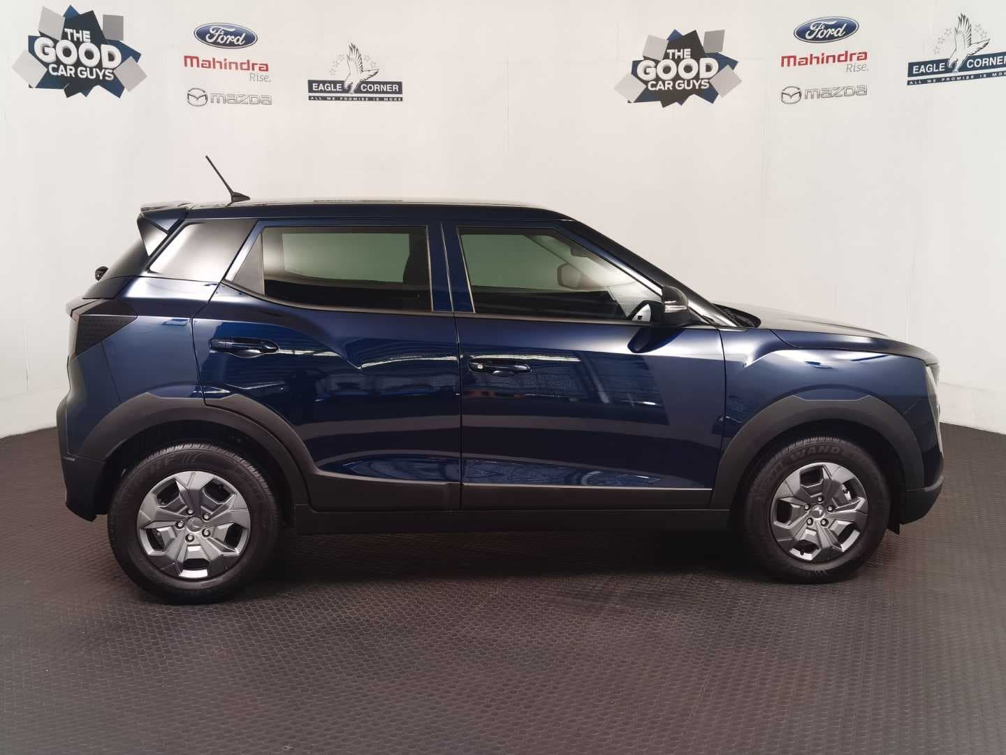 MAHINDRA XUV3XO 1.2T MX2 A/T image 9