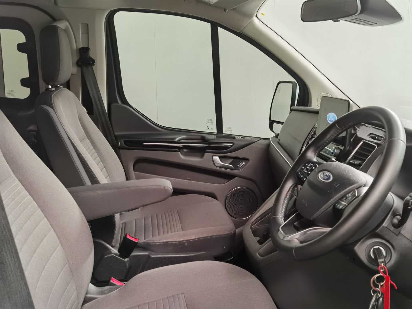 FORD TOURNEO CUSTOM 2.0TDCi TREND A/T (96KW) image 16