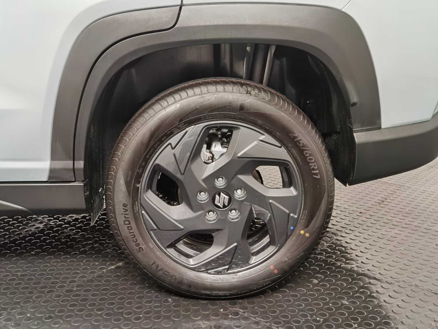 SUZUKI ACROSS 1.5 GL A/T (MILD HYBRID) image 15