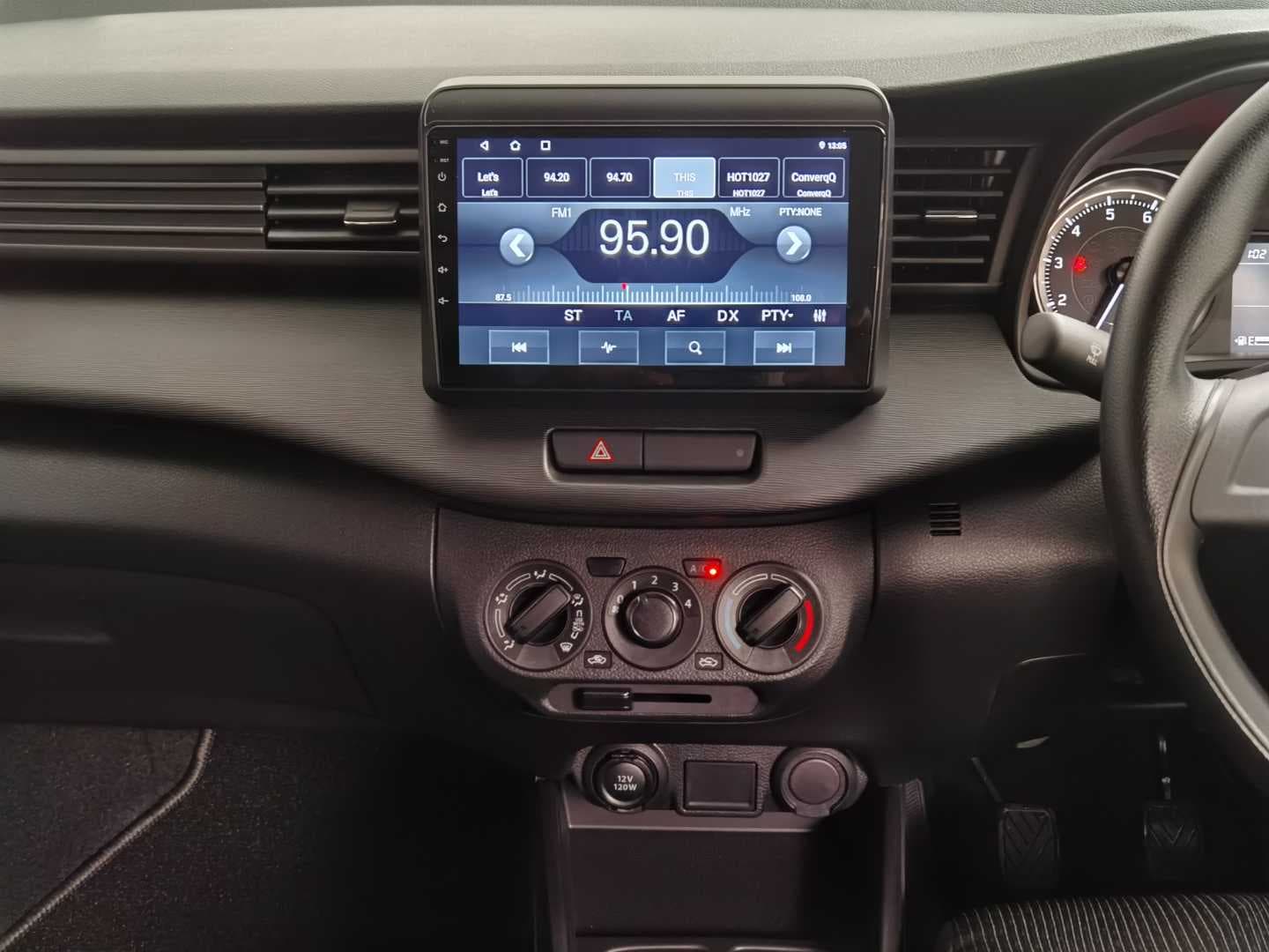 SUZUKI ERTIGA 1.5 GA image 13