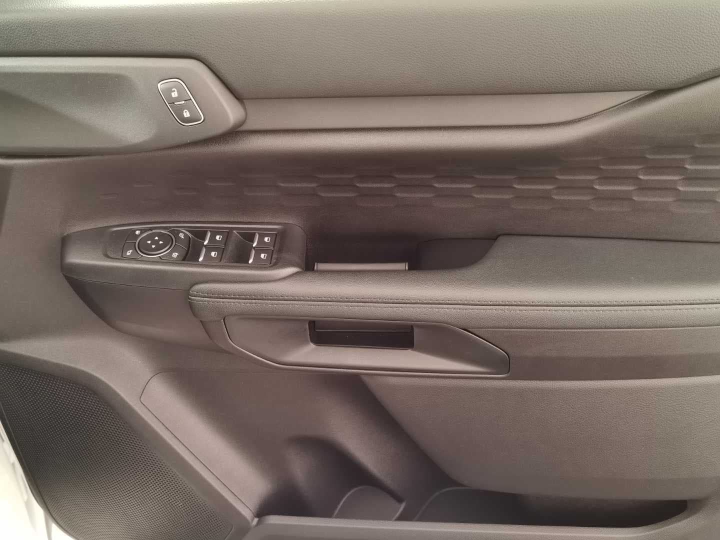 FORD EVEREST 2.0 SIT ACTIVE A/T image 14