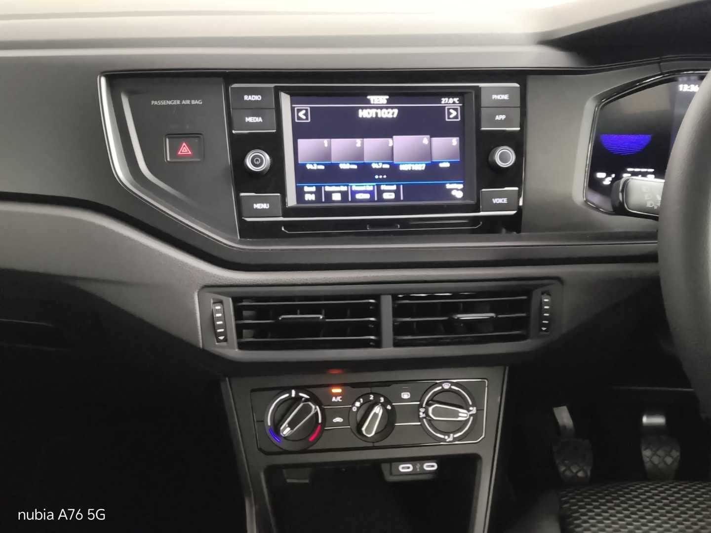 VOLKSWAGEN POLO 1.0 TSI image 12