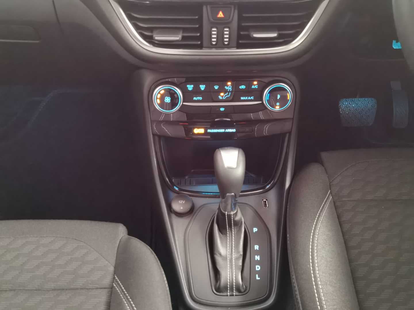 FORD PUMA 1.0T ECOBOOST TITANIUM A/T image 12